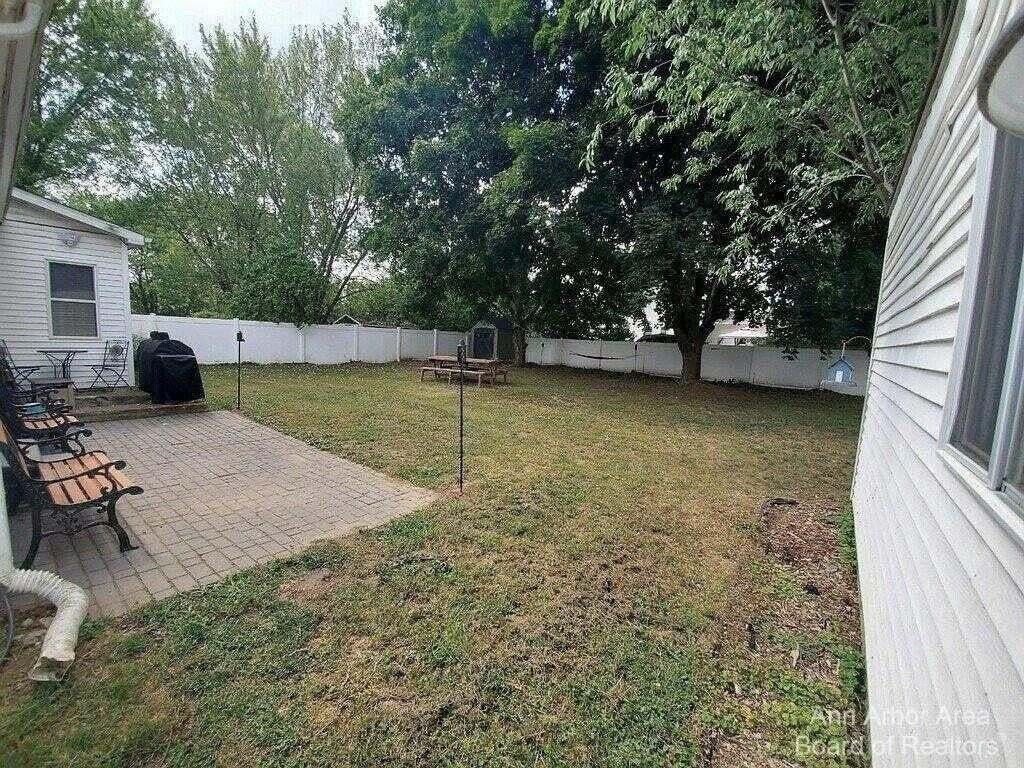 611 S Occidental Rd - Photo 5 of 7