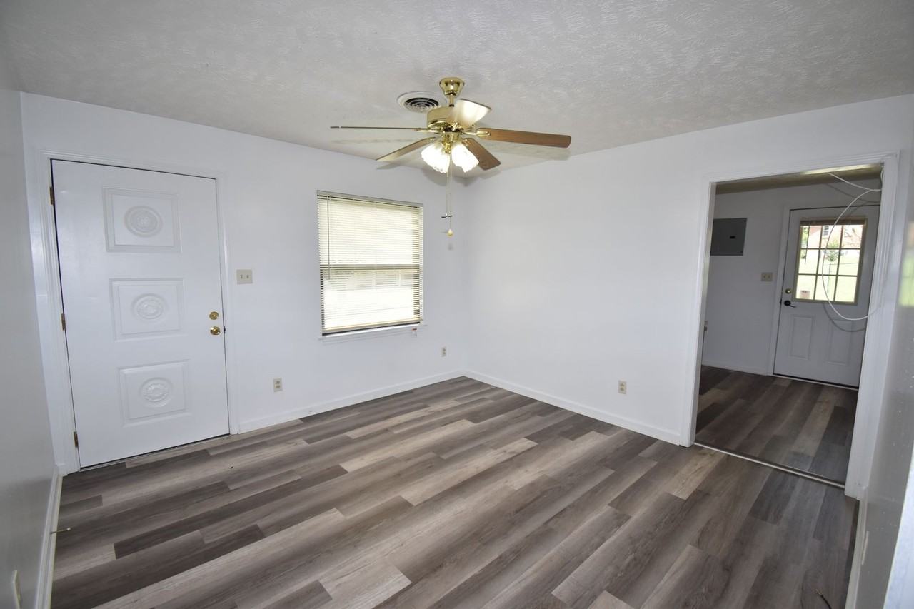 947 Charlotte St - Photo 2 of 15
