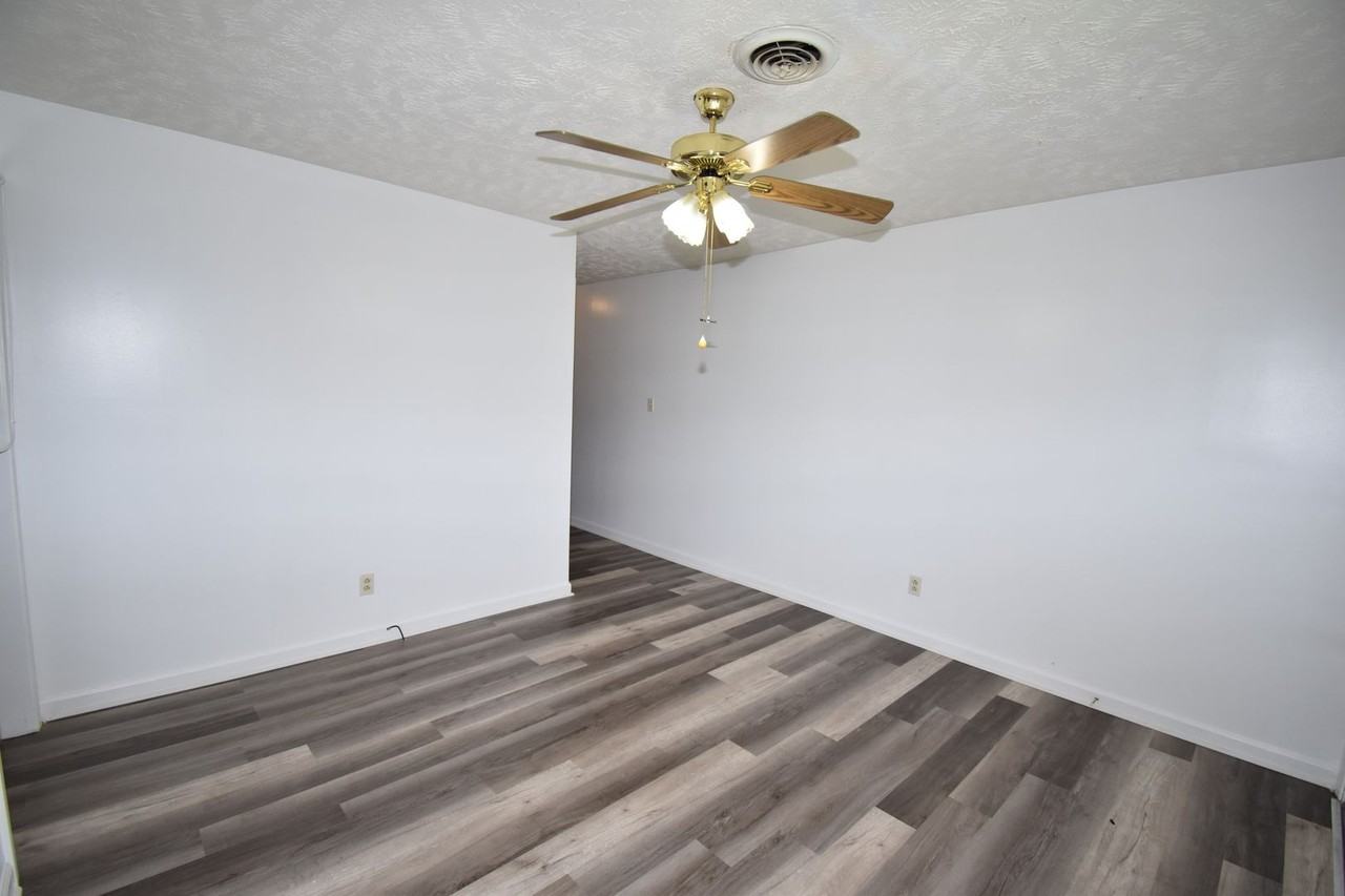 947 Charlotte St - Photo 3 of 15