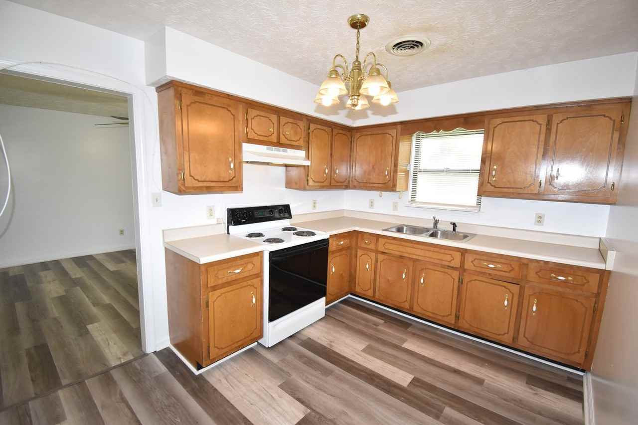 947 Charlotte St - Photo 4 of 15