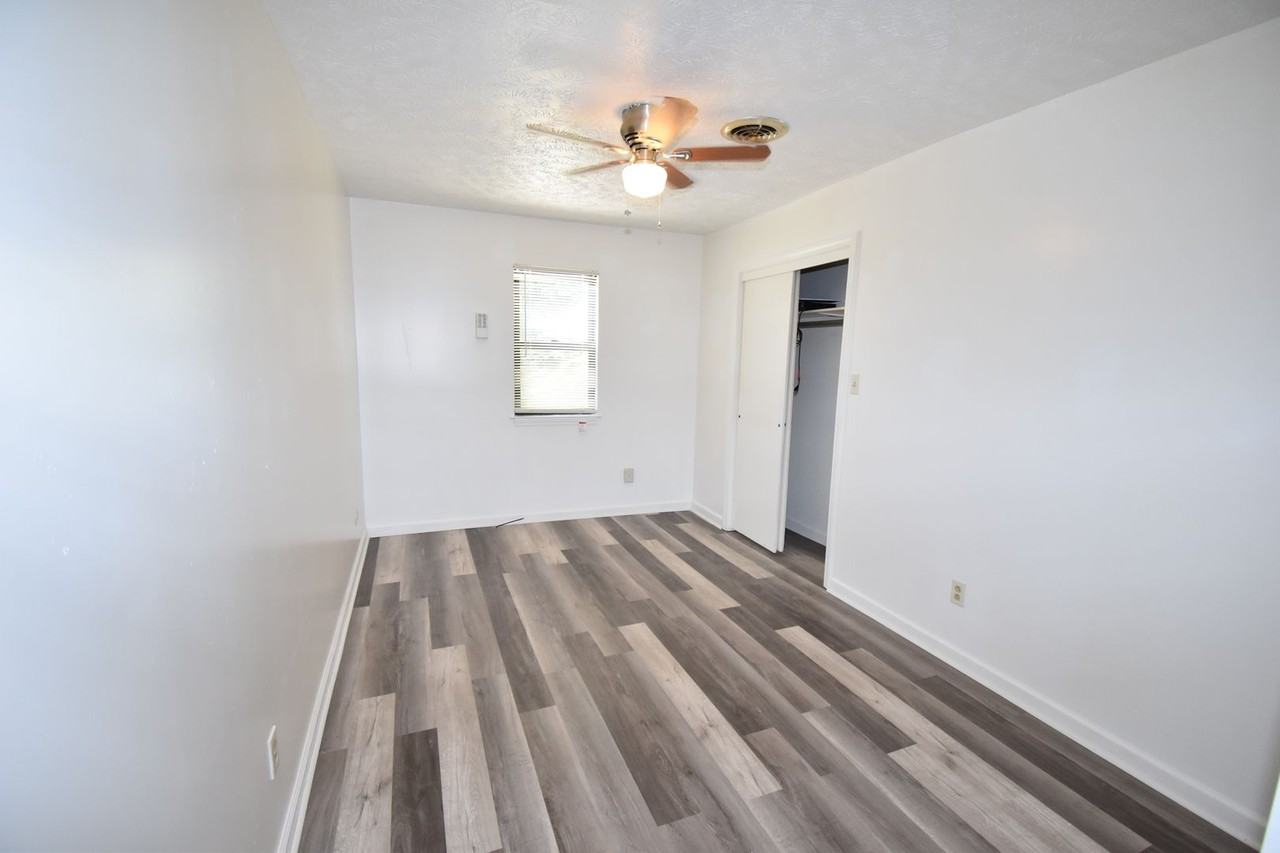 947 Charlotte St - Photo 7 of 15