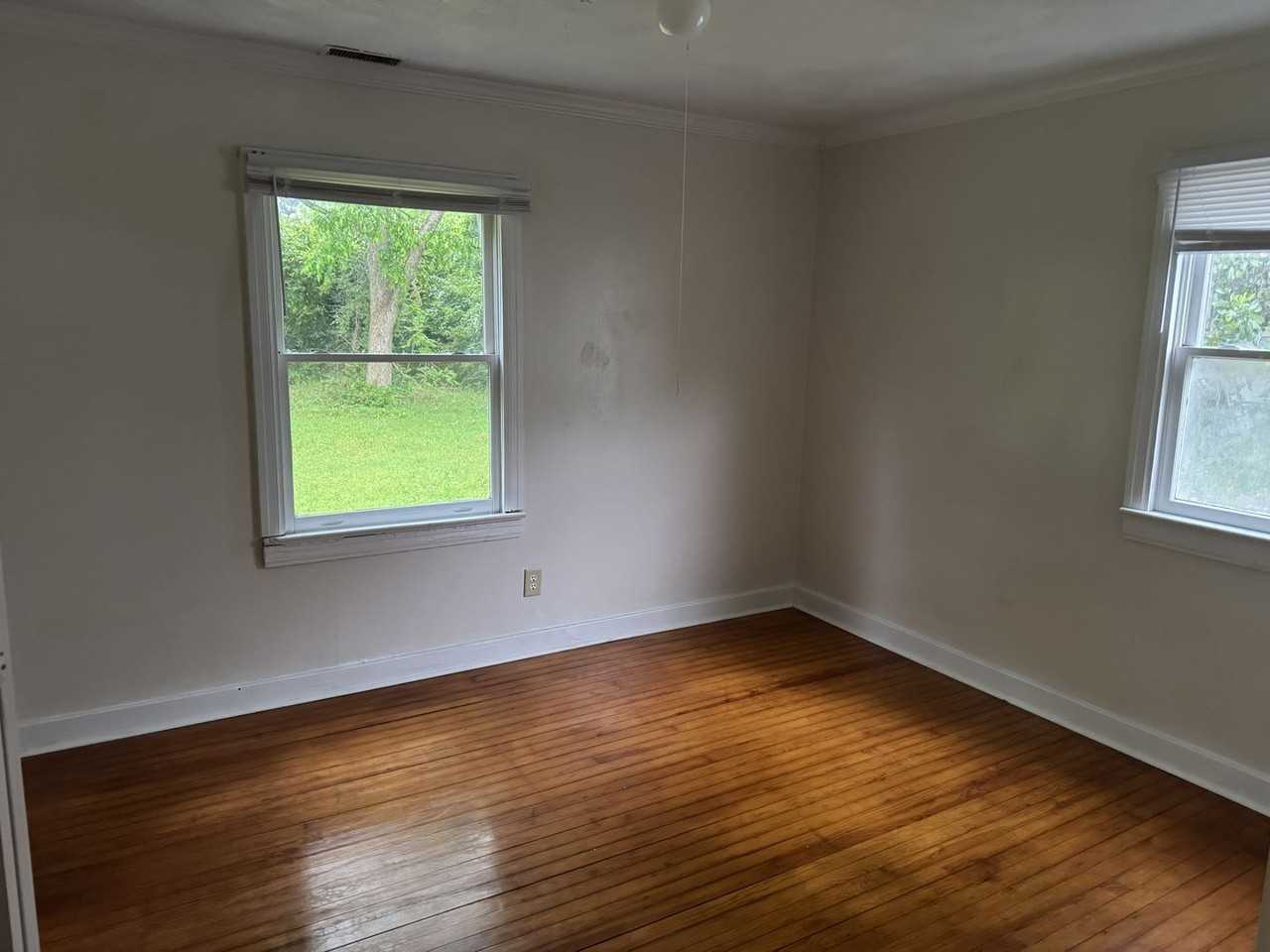 206 Charles St - Photo 4 of 13