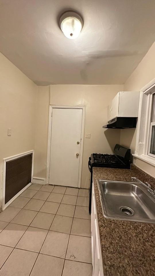 920 E Schiller St - Photo 7 of 12