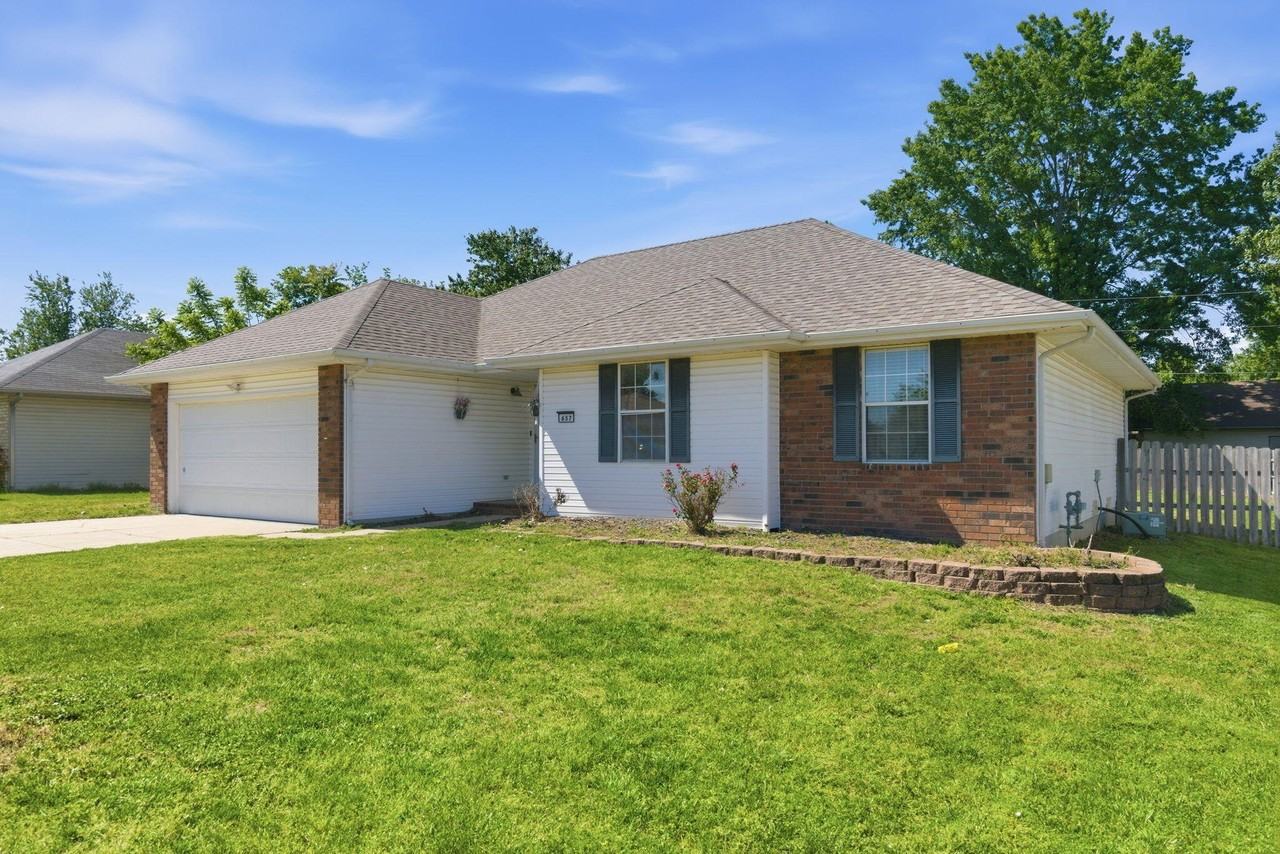657 E Kings Carriage Blvd - Photo 2 of 36