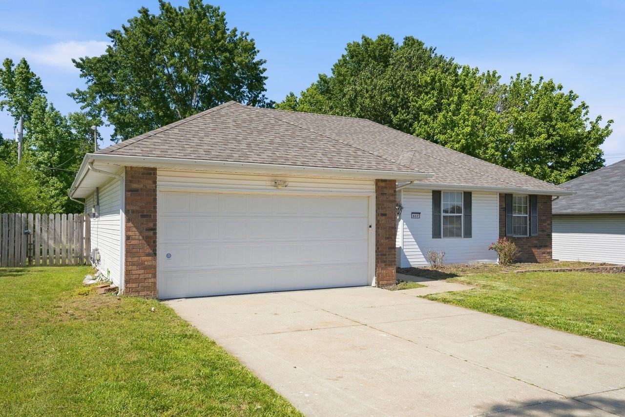 657 E Kings Carriage Blvd - Photo 3 of 36