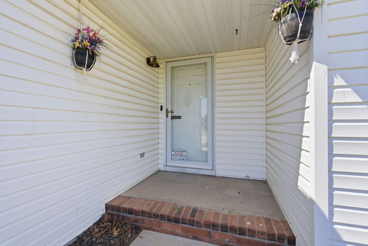 657 E Kings Carriage Blvd - Photo 4 of 36