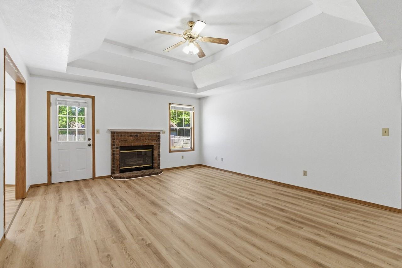 657 E Kings Carriage Blvd - Photo 6 of 36