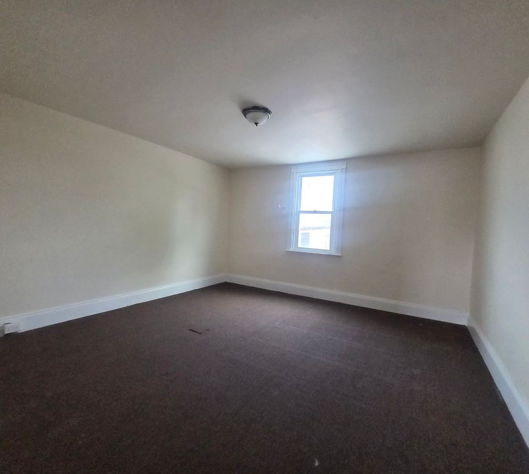 1348 W Liberty St - Photo 2 of 13