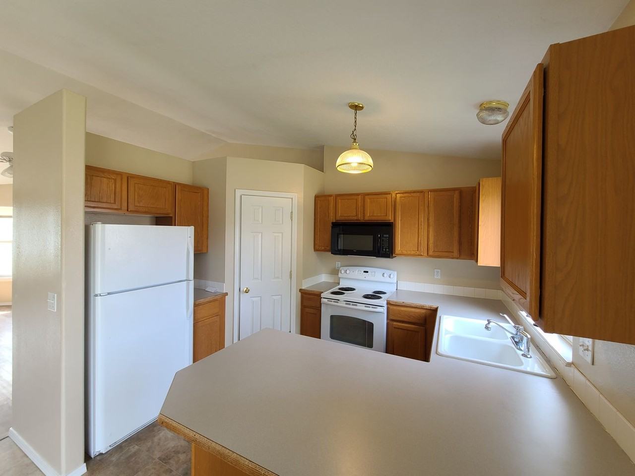 1905 Hasbrook St - Photo 3 of 17