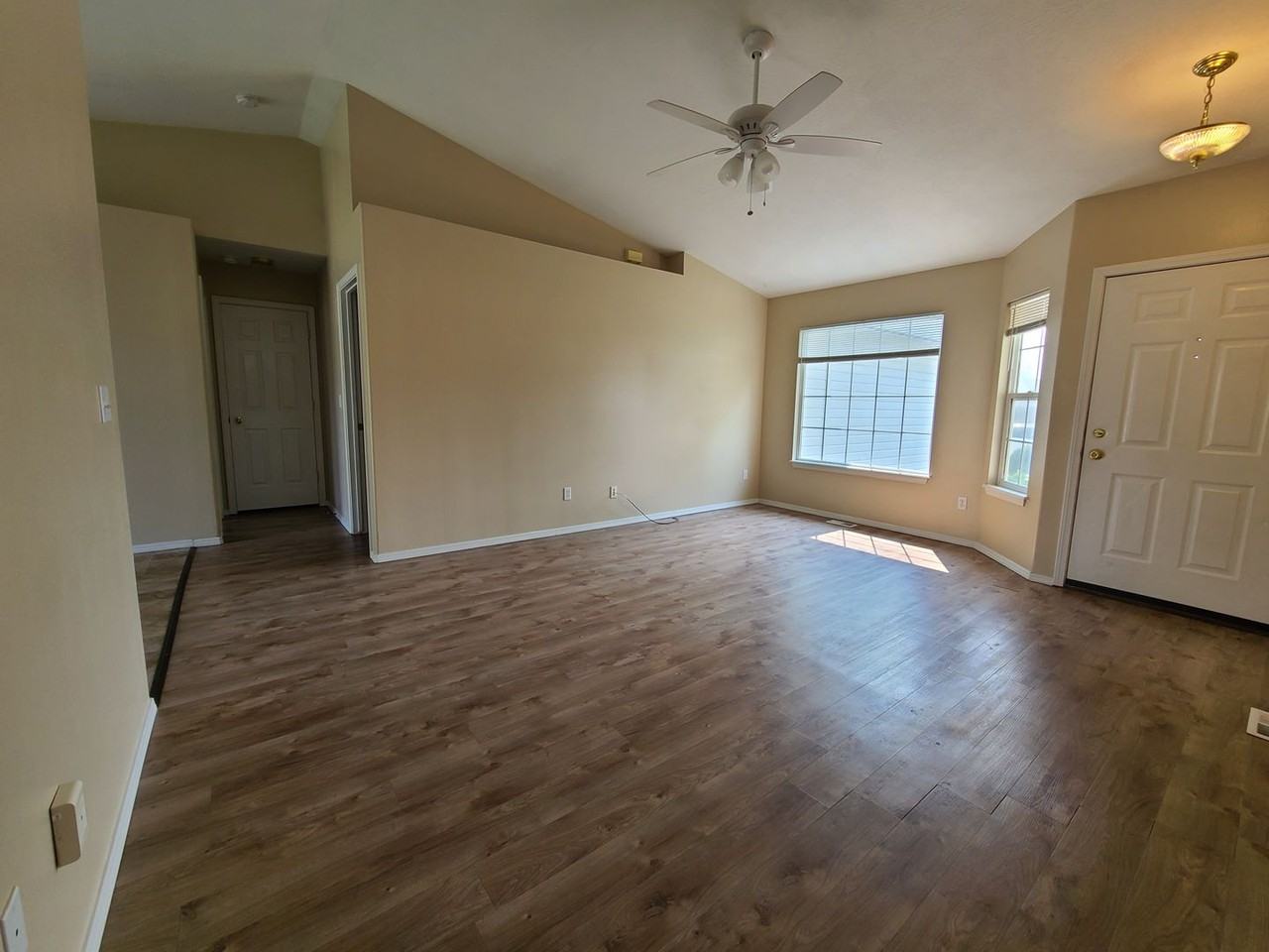 1905 Hasbrook St - Photo 5 of 17