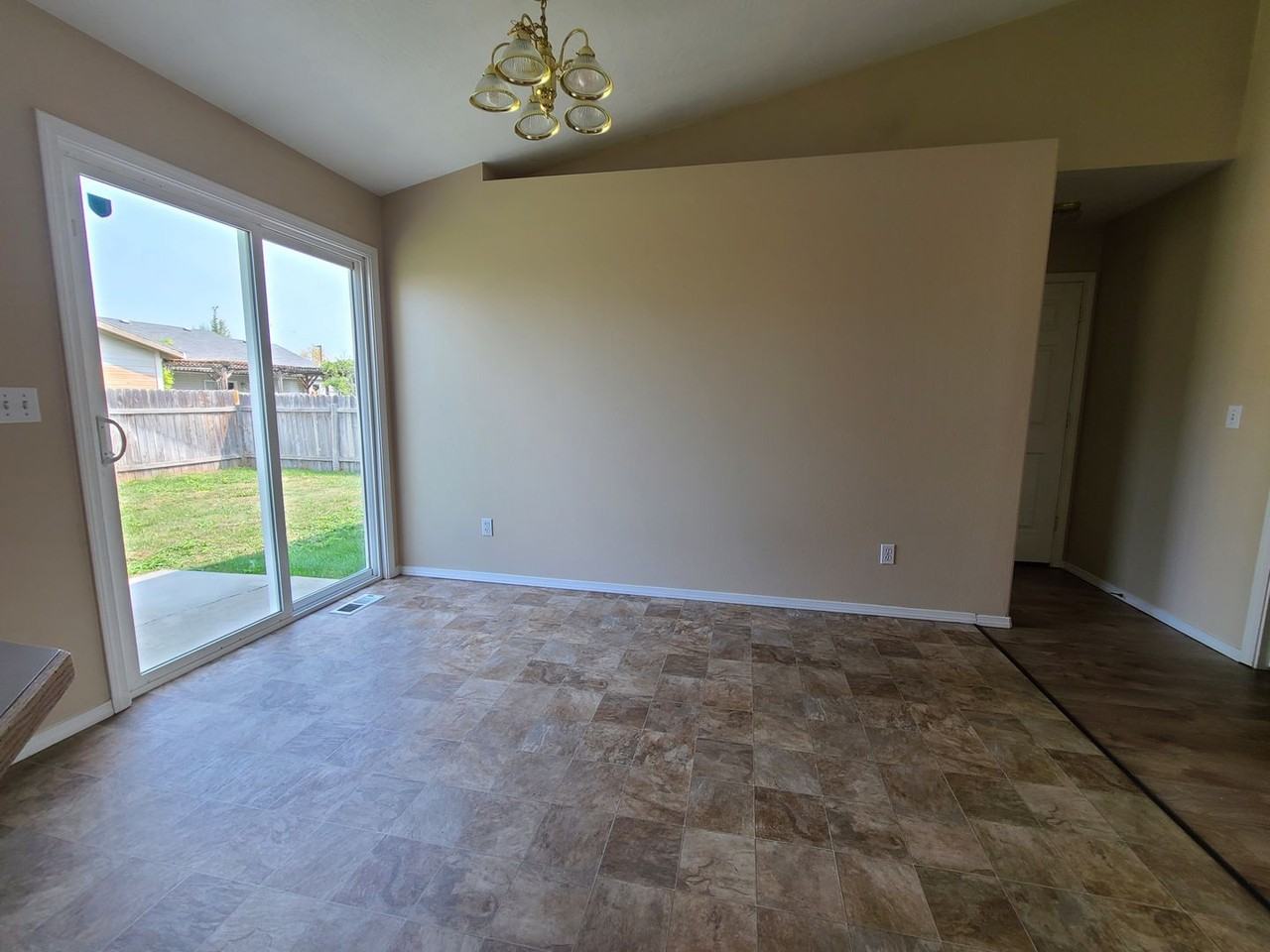 1905 Hasbrook St - Photo 7 of 17