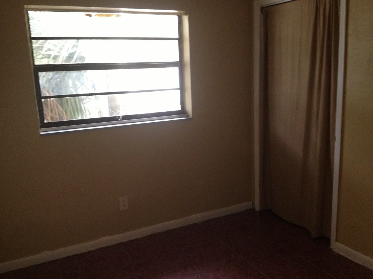 1631 Nw 7th Ct - Photo 6 of 13