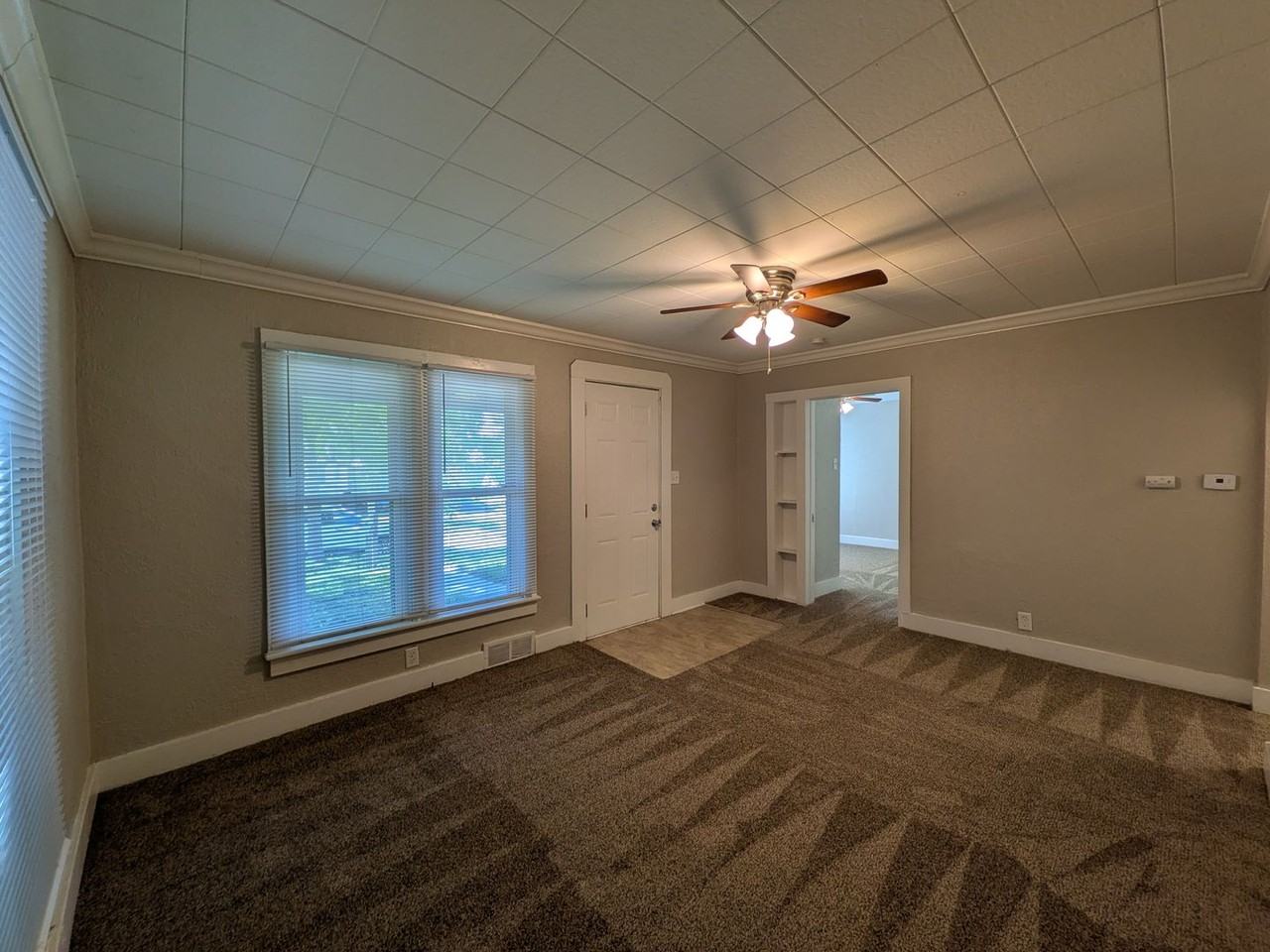 922 Walker St - Photo 7 of 24