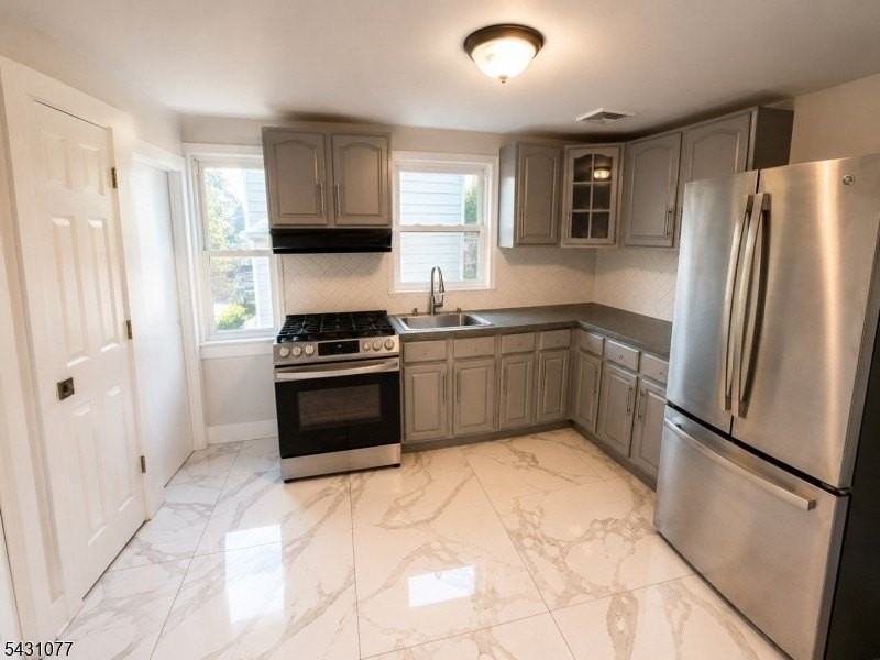 160 Elm St - Photo 3 of 6