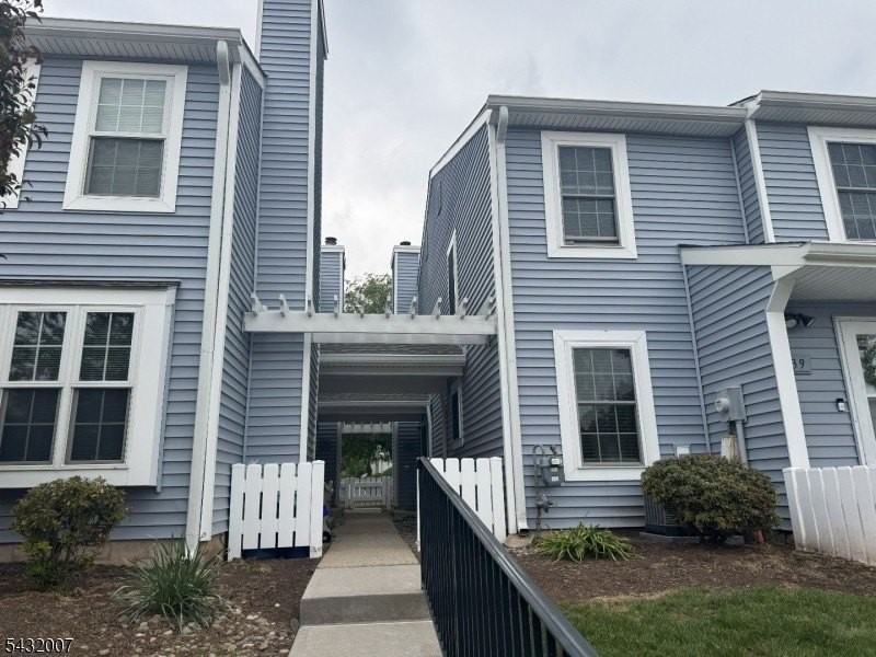 35 Almond Dr