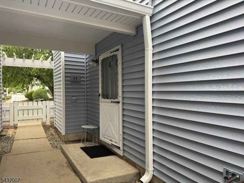 35 Almond Dr - Photo 4 of 19