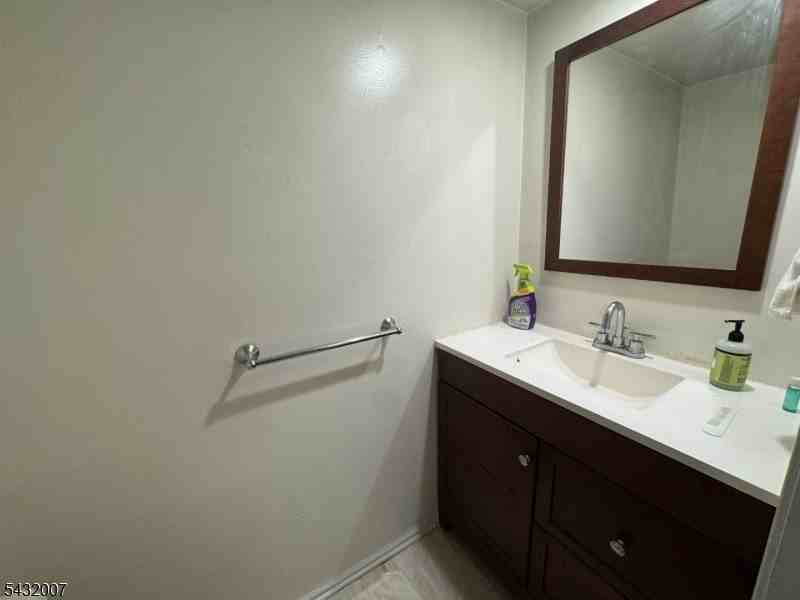 35 Almond Dr - Photo 7 of 19