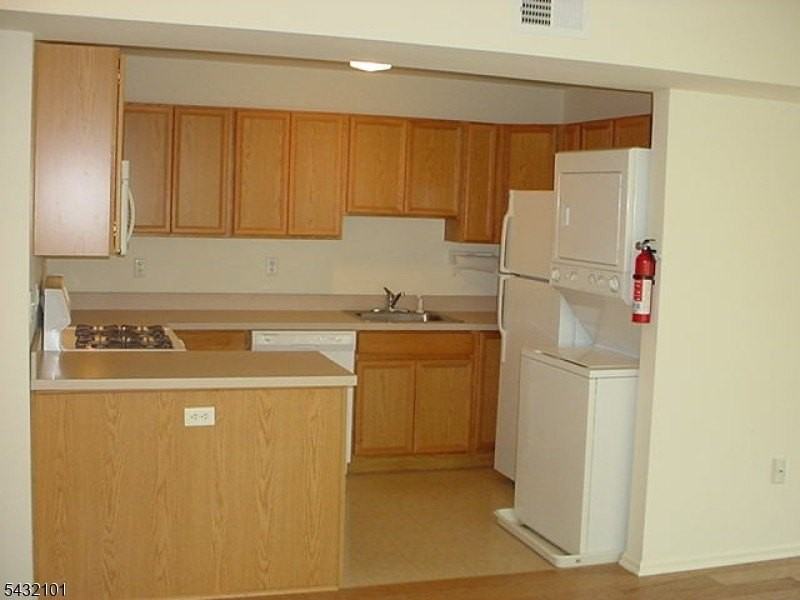 165 Falcon Ridge Way N - Photo 3 of 10