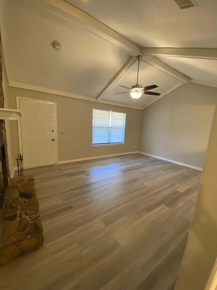 105 Maid Marian Ct - Photo 2 of 11
