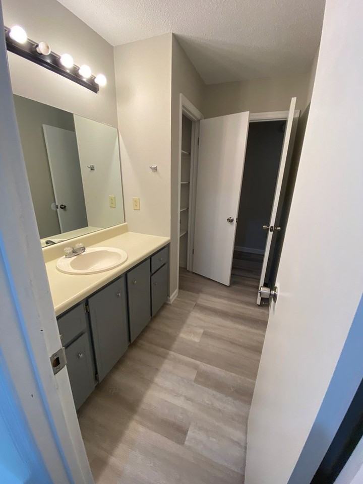 105 Maid Marian Ct - Photo 7 of 11