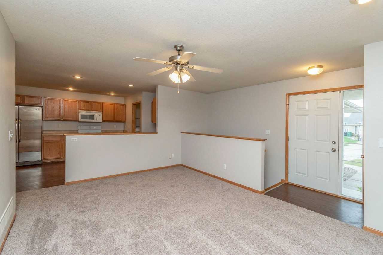 544 Sw 46th St - Photo 3 of 16