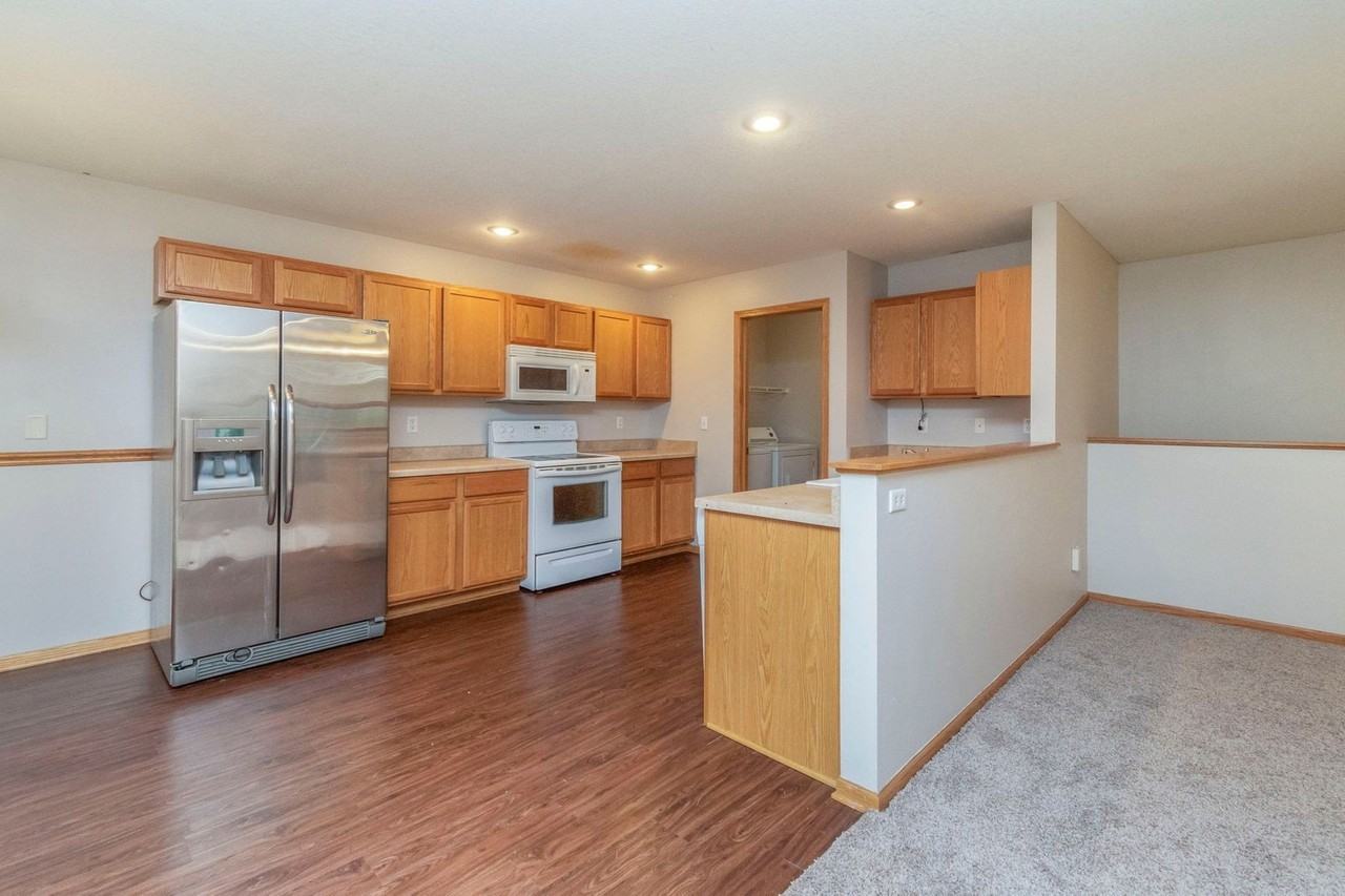 544 Sw 46th St - Photo 4 of 16