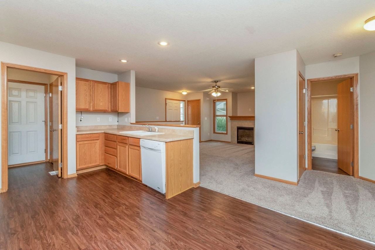 544 Sw 46th St - Photo 5 of 16