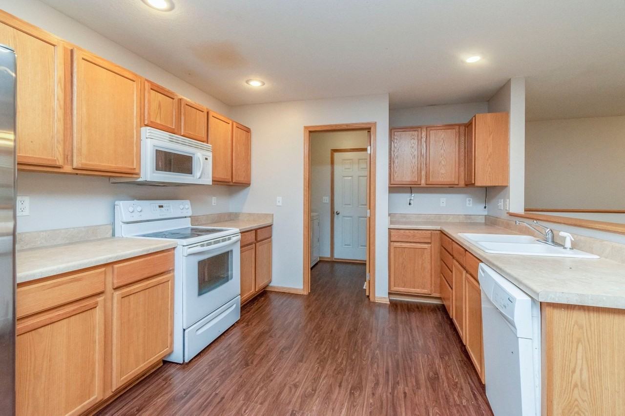 544 Sw 46th St - Photo 6 of 16