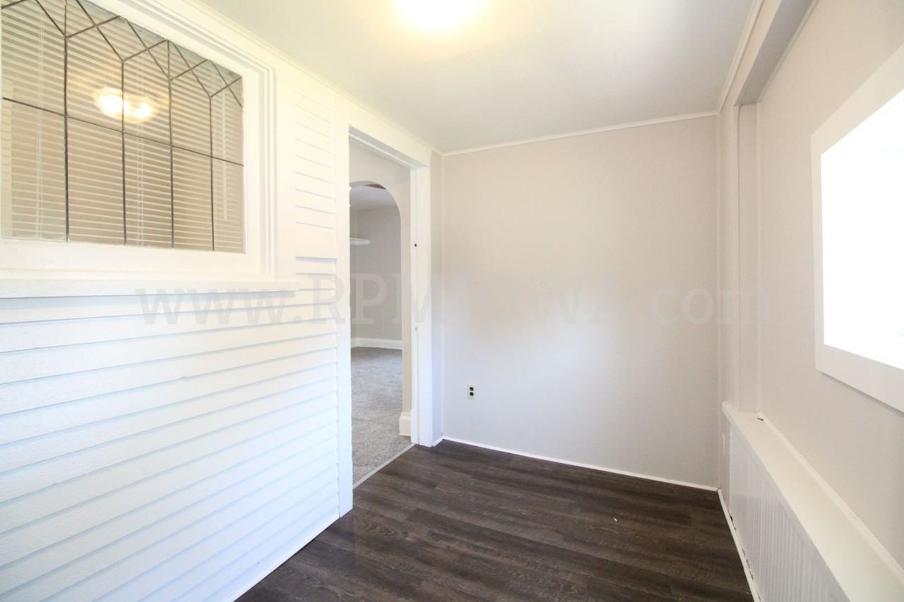 822 Clinton Ave - Photo 2 of 23