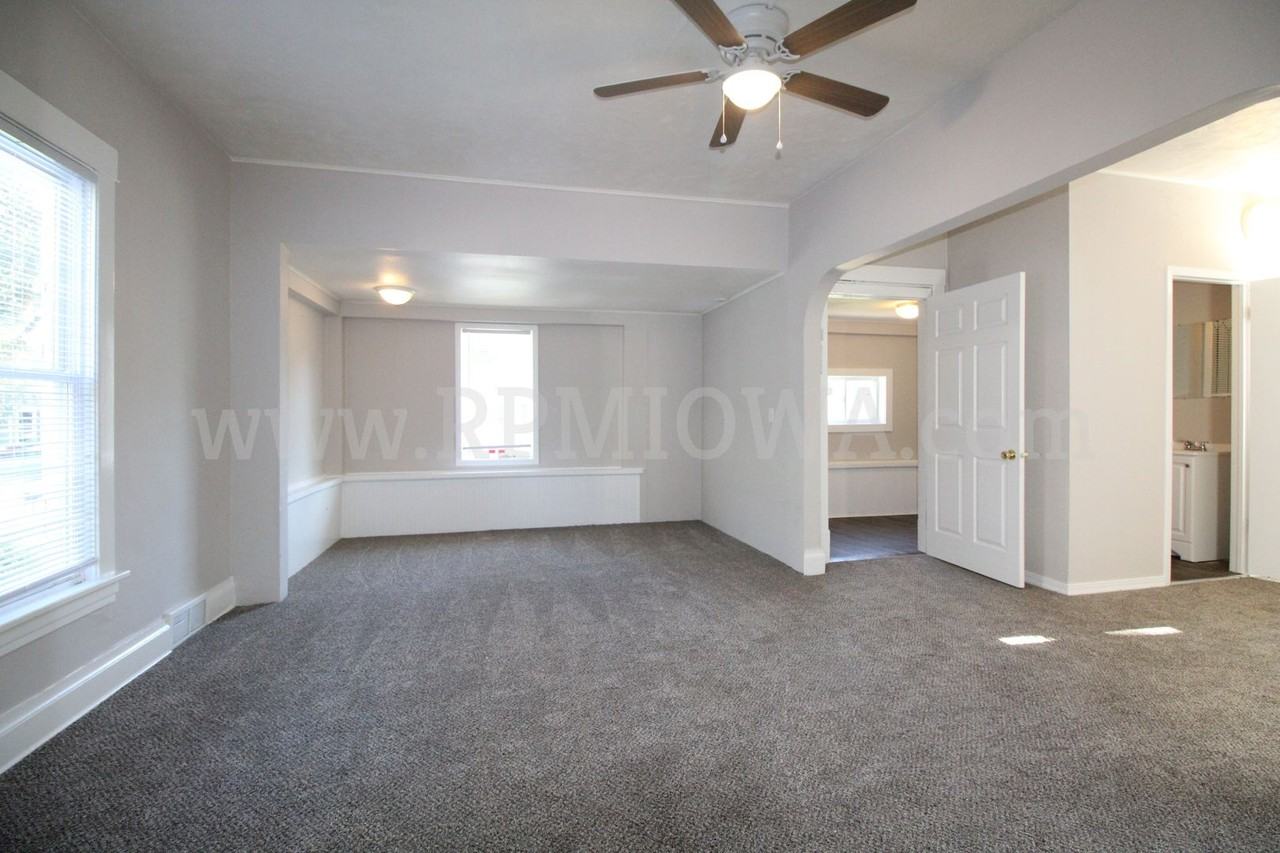 822 Clinton Ave - Photo 3 of 23