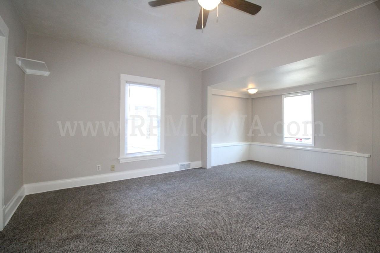 822 Clinton Ave - Photo 4 of 23