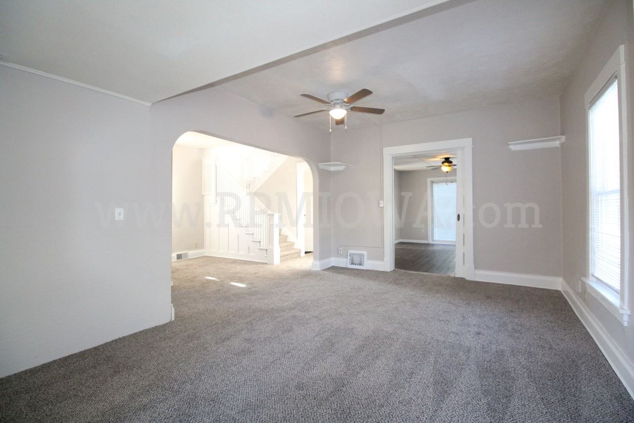 822 Clinton Ave - Photo 5 of 23
