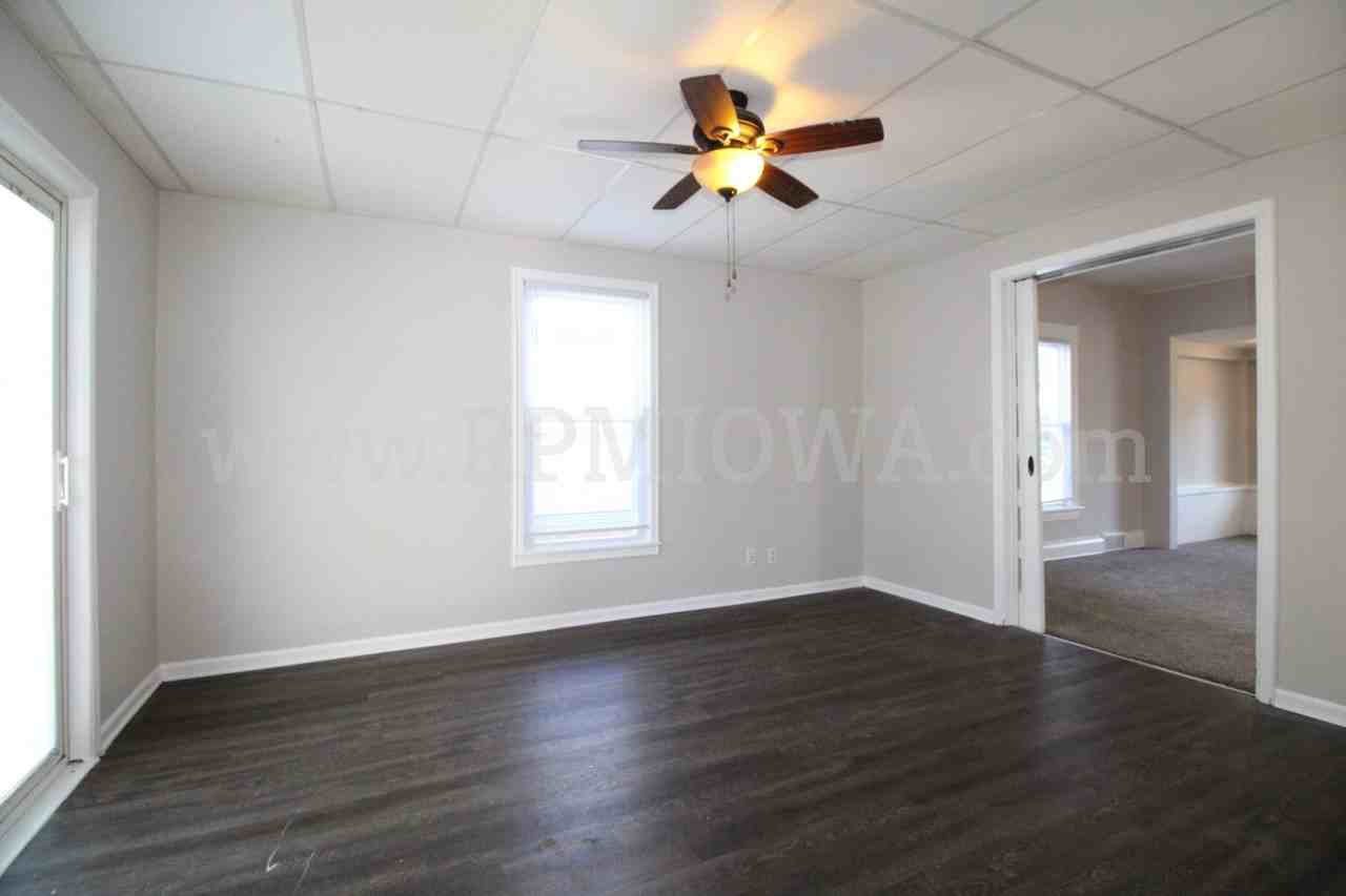822 Clinton Ave - Photo 6 of 23