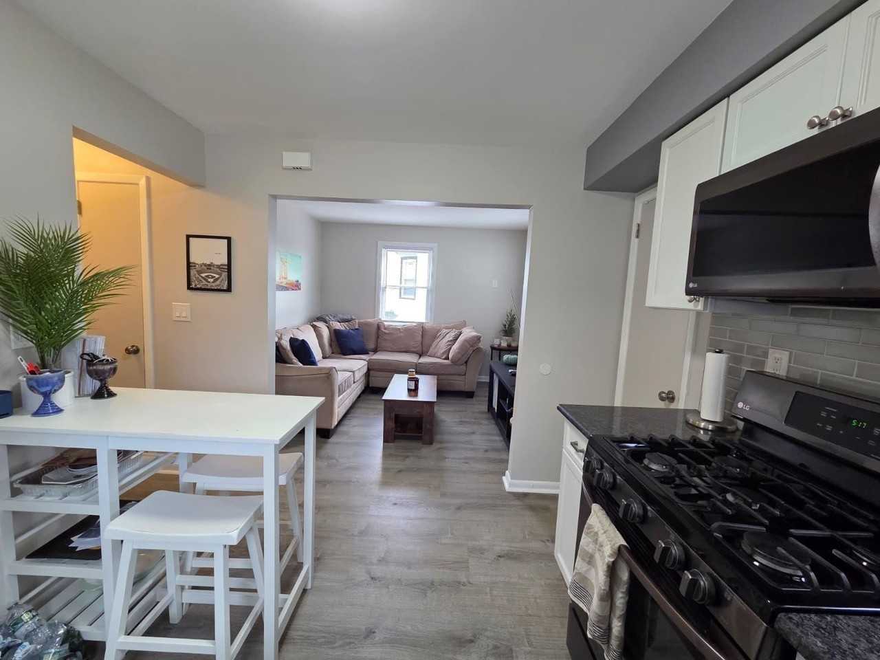 166 Carmita Ave #2 - Photo 4 of 27