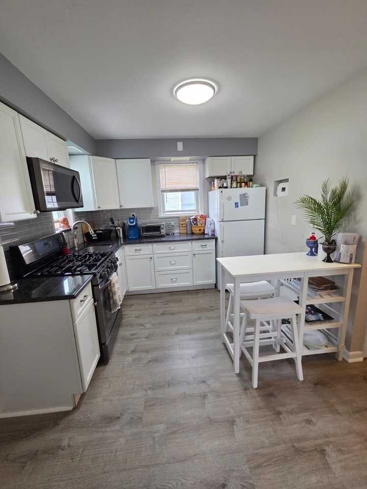 166 Carmita Ave #2 - Photo 3 of 27