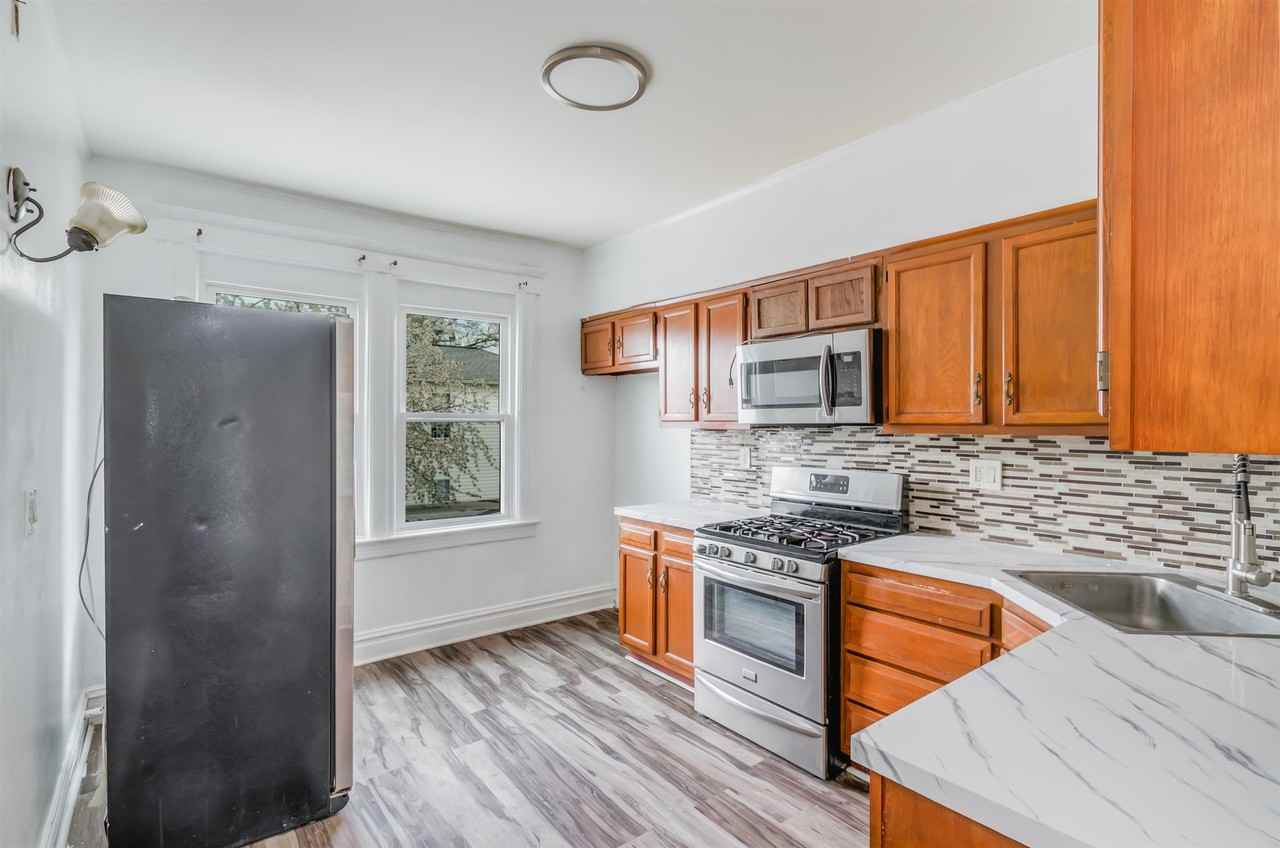 142 Humphrey Ave #2 - Photo 4 of 11