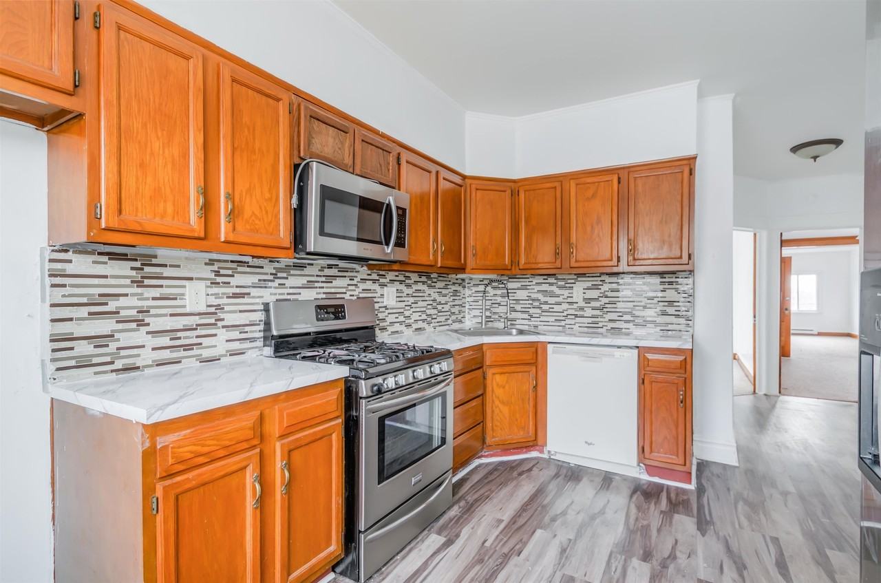142 Humphrey Ave #2 - Photo 5 of 11