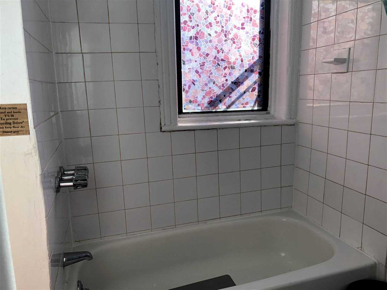319 8th St #1R - Photo 6 of 7