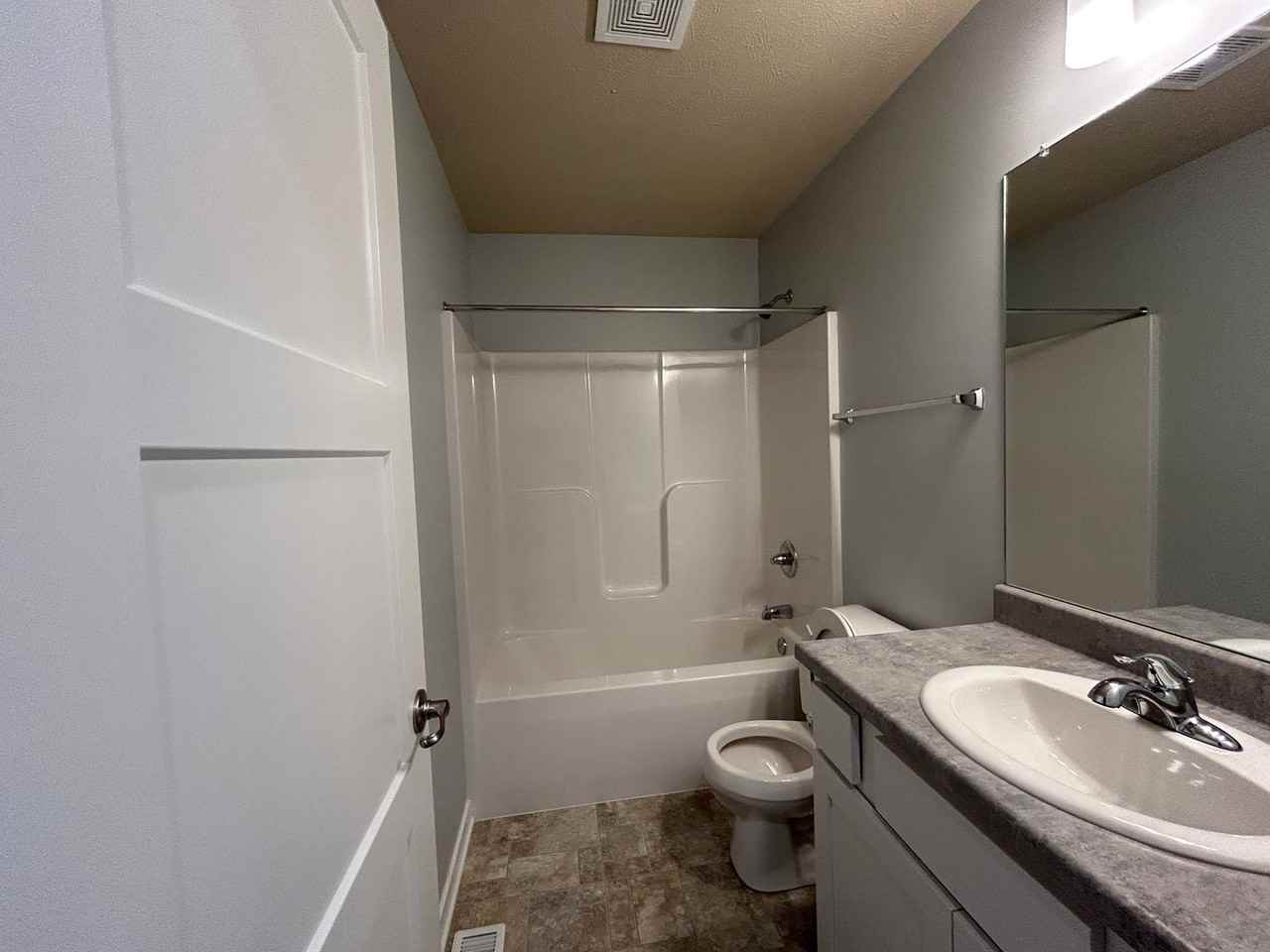 7809 N 81st St - Photo 6 of 16