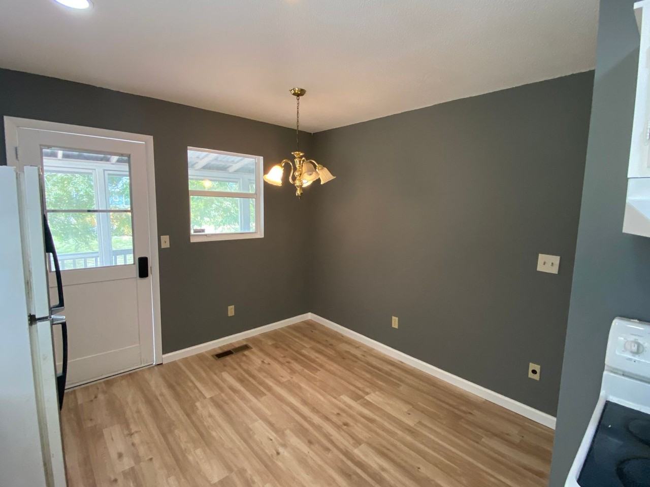 30 Vanderbilt Ln - Photo 2 of 19