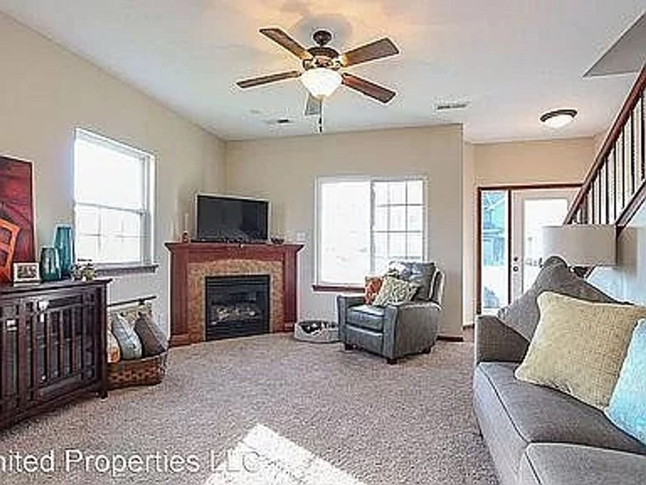 1498 Burr Dr - Photo 2 of 8