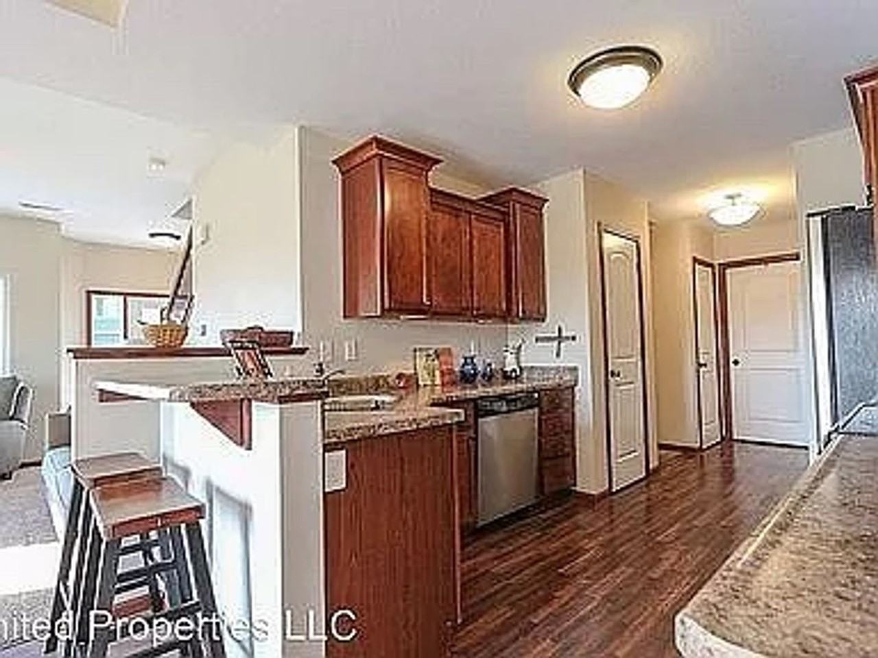 1498 Burr Dr - Photo 7 of 8