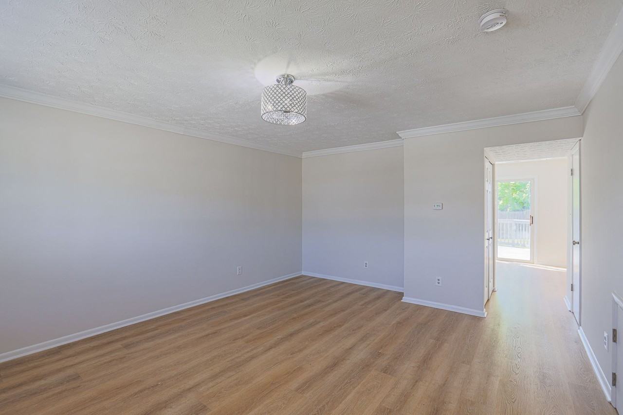 70 Chelmsford Ct - Photo 7 of 28