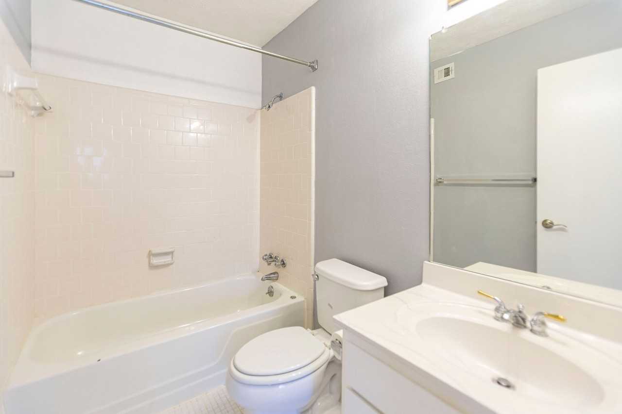 2446 Lehaven Dr - Photo 5 of 40