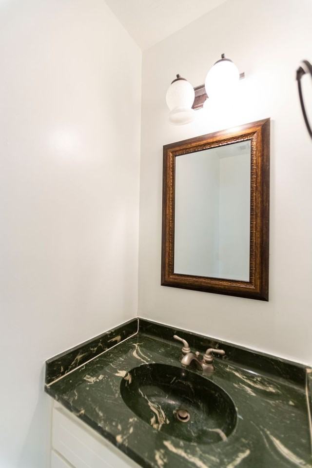 2446 Lehaven Dr - Photo 6 of 40