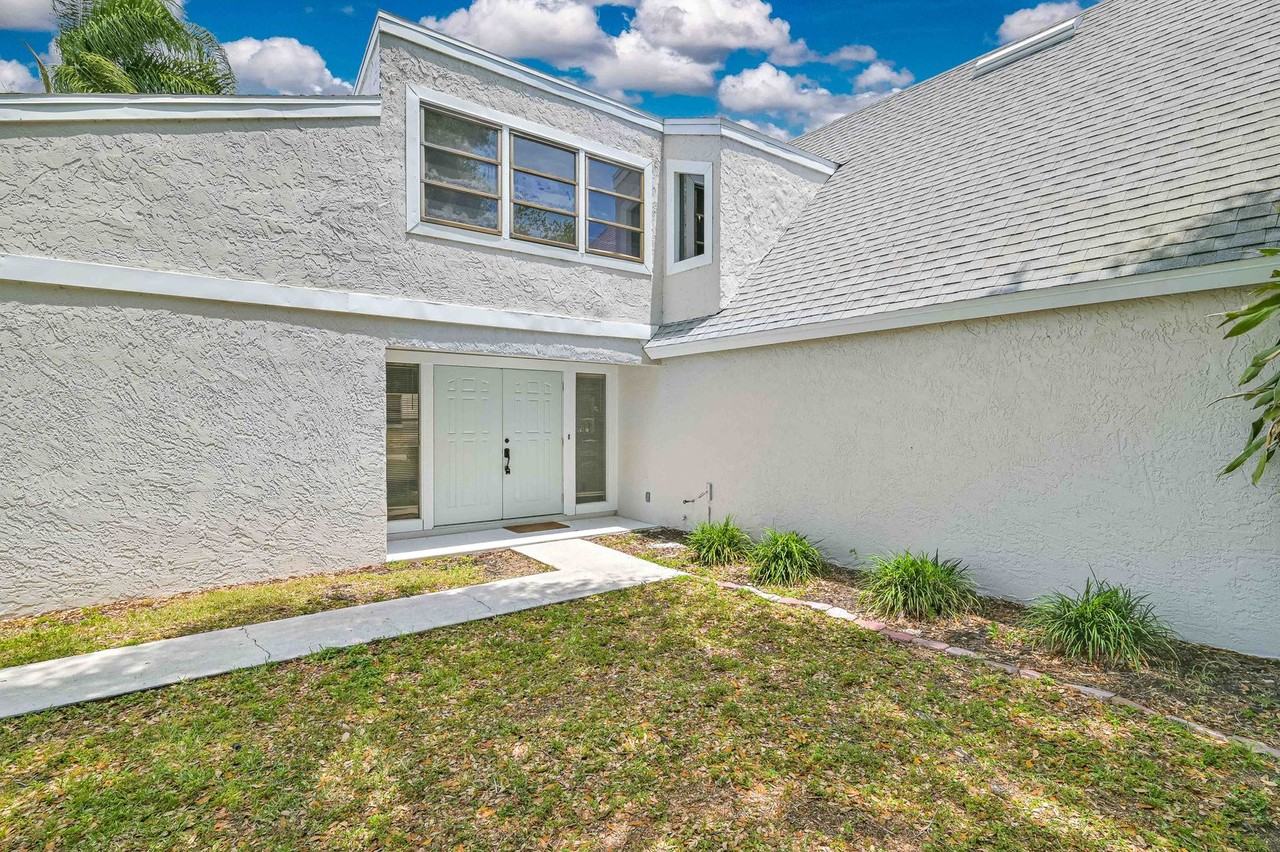 17337 Phlox Dr - Photo 2 of 30
