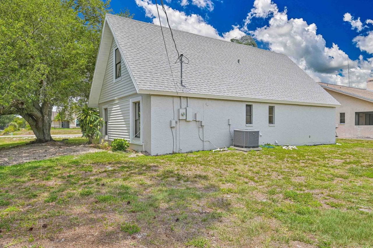 17337 Phlox Dr - Photo 3 of 30