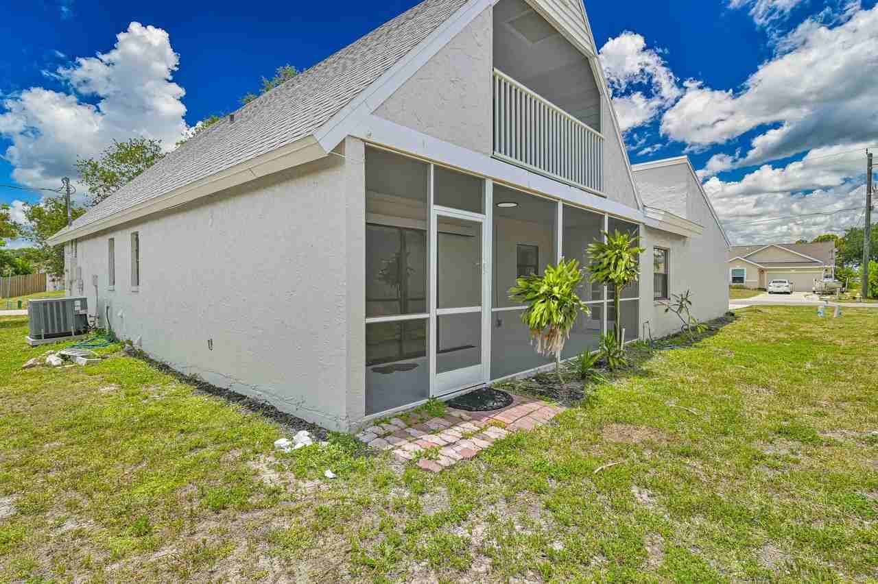 17337 Phlox Dr - Photo 4 of 30