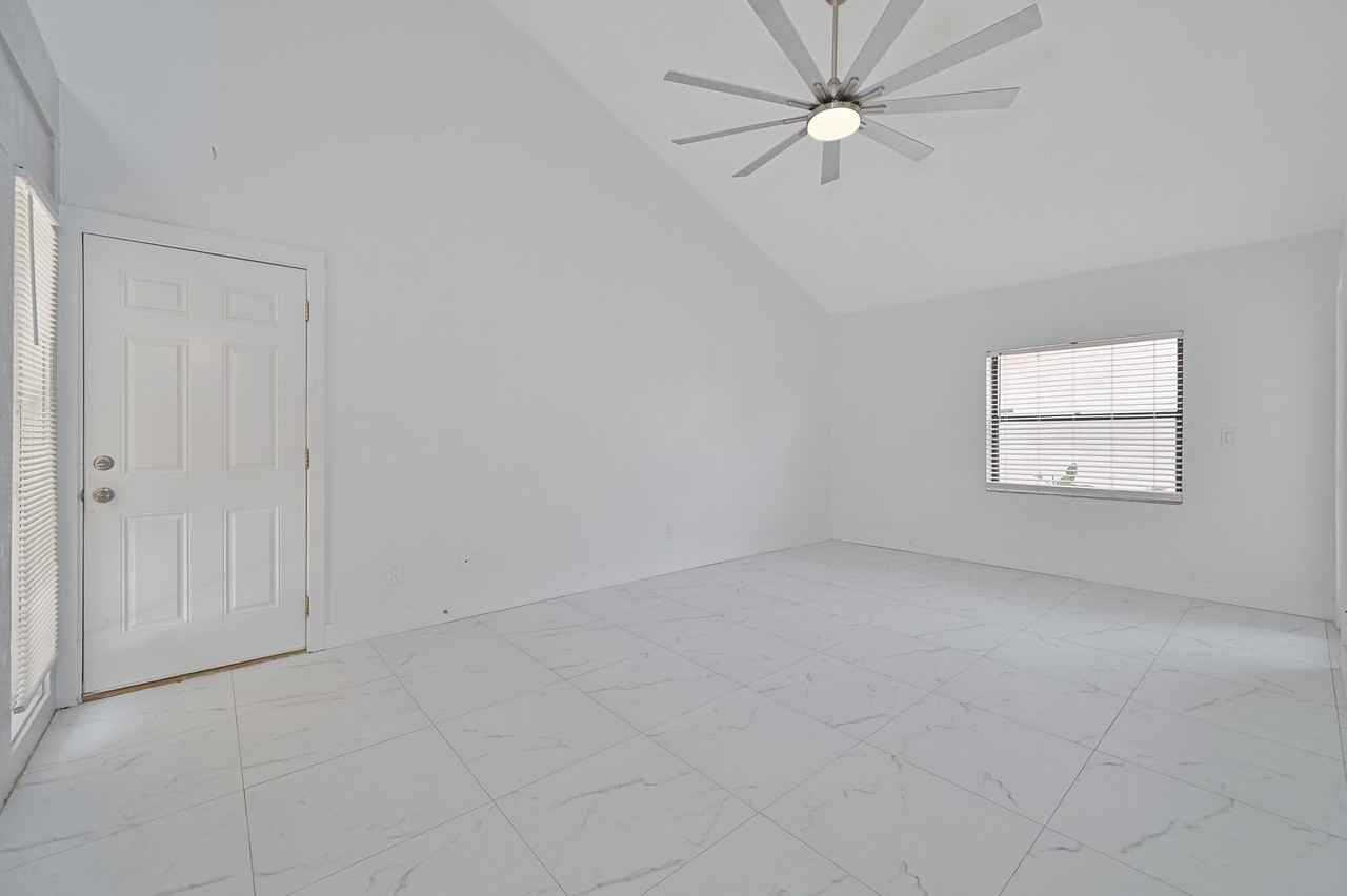 17337 Phlox Dr - Photo 7 of 30
