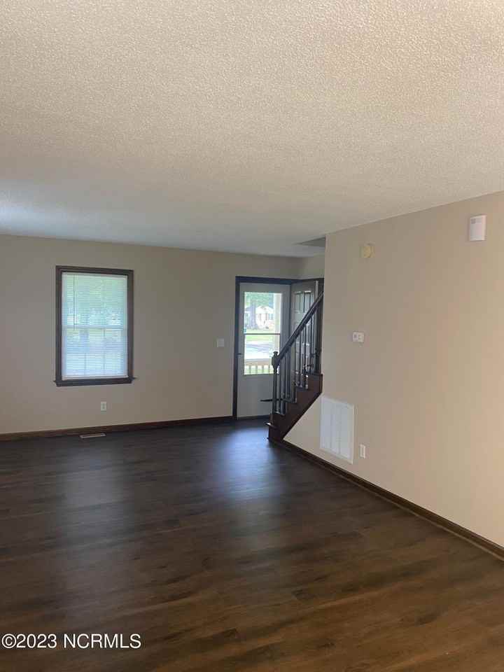 1509 N Respess St - Photo 2 of 21